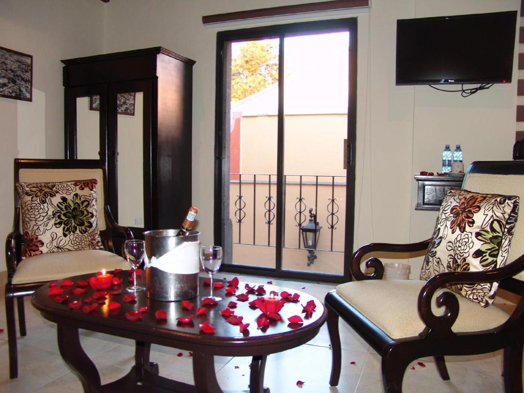 Casa Del Tio Hotel Boutique San Miguel de Allende Oda fotoğraf A suite at the hotel