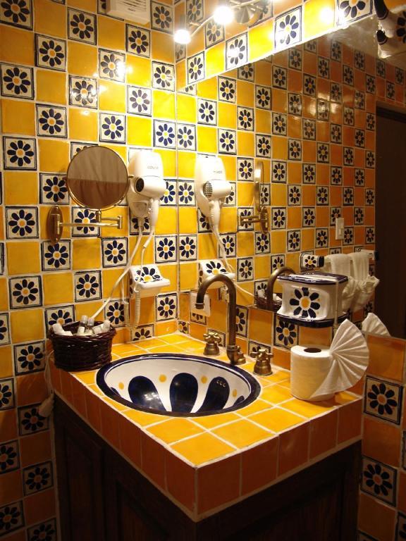 Casa Del Tio Hotel Boutique San Miguel de Allende Oda fotoğraf Bathroom in Morocco
