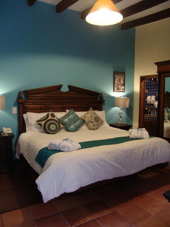 Casa Del Tio Hotel Boutique San Miguel de Allende Oda fotoğraf A bedroom at Hotel San Angel Inn